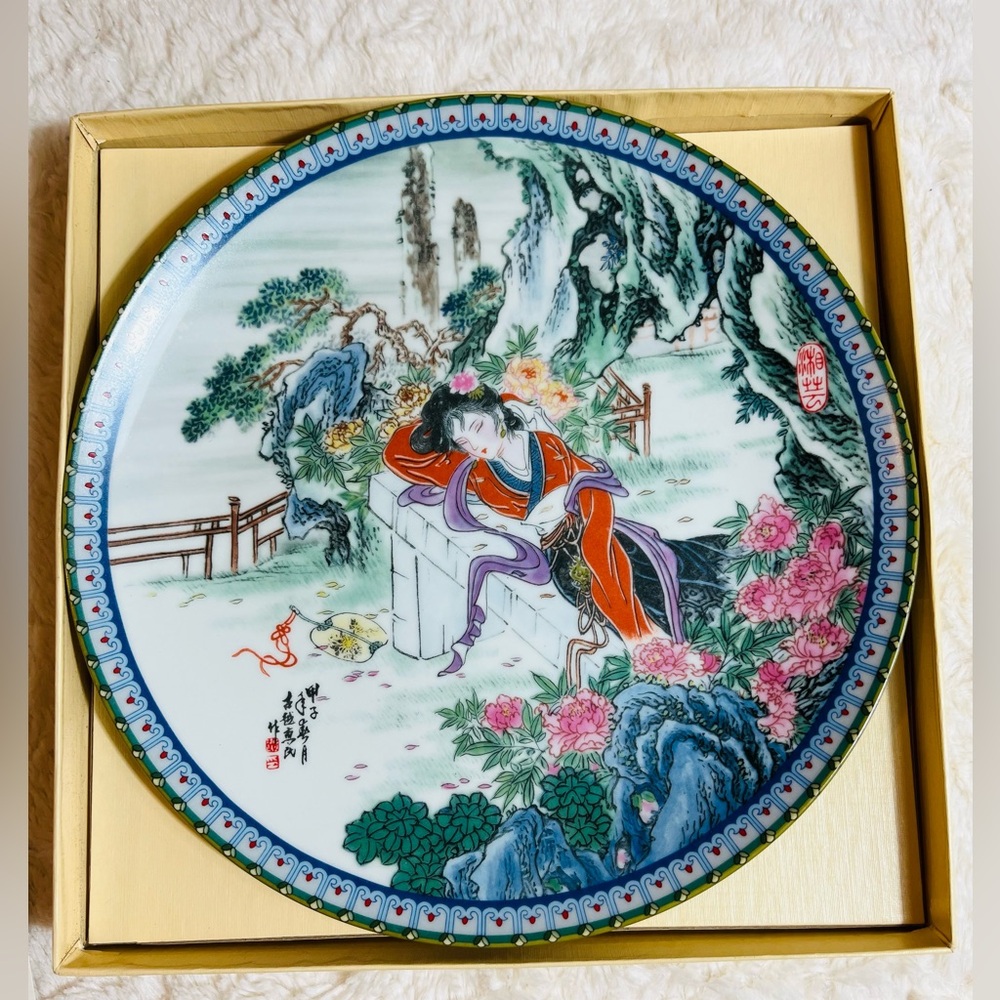 Liwan-the 8th plate in the Beauties of the Red Mansion collecSize 9x9x1 inches.
